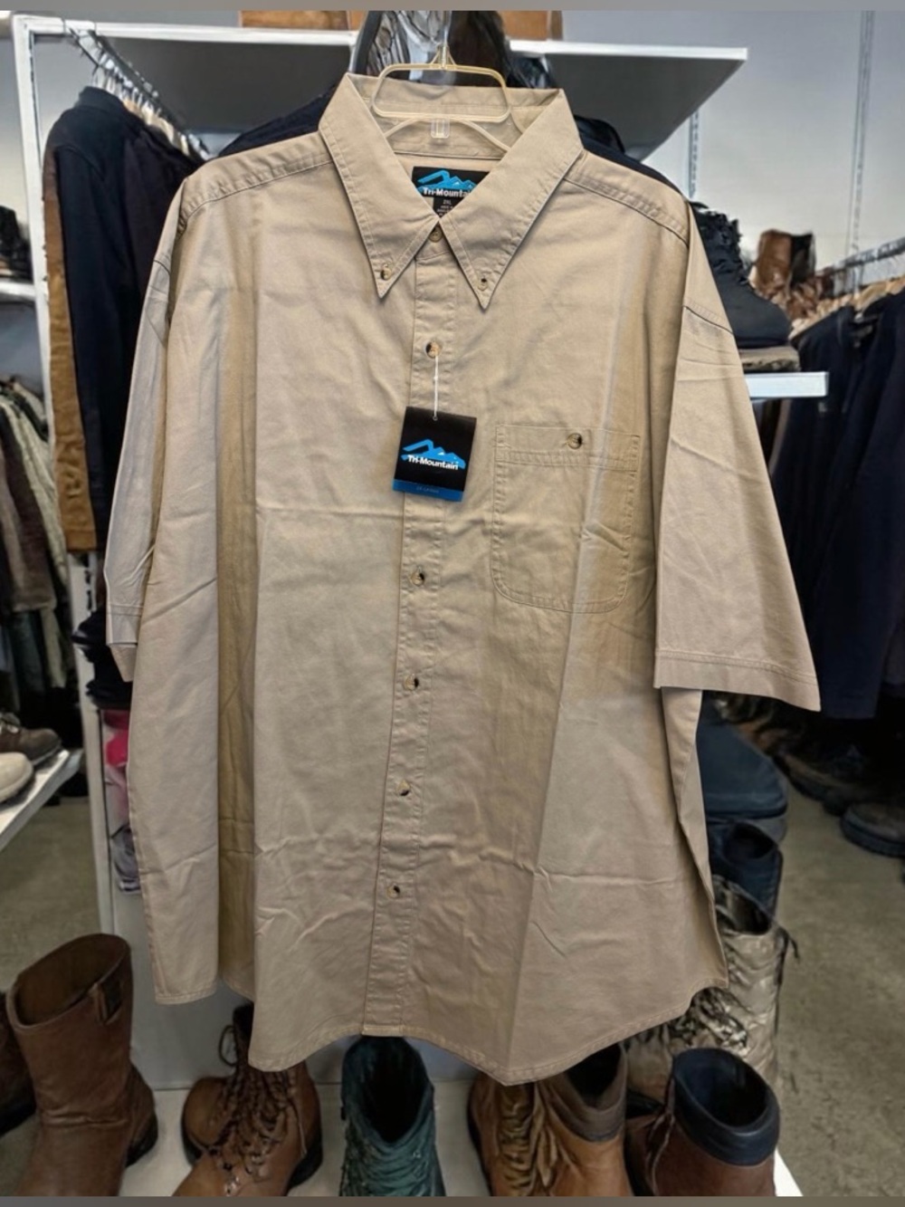New with Tags Men's 2XL TRI-MOUNTAIN Short-Sleeve Button-Up Shirt - Beige